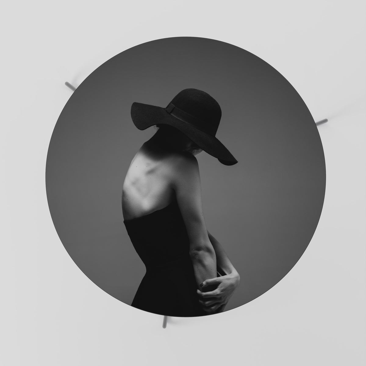 SILHOUETTE OF MYSTERY Τραπεζάκι σαλονιού