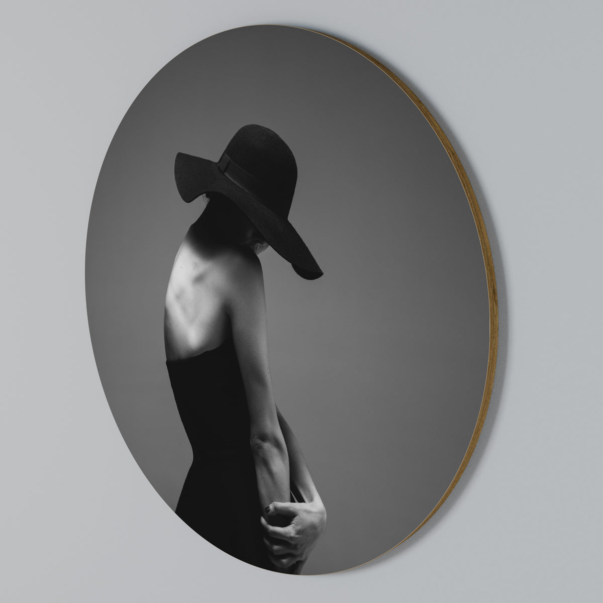SILHOUETTE OF MYSTERY Στρογγυλός πίνακας ζωγραφικής