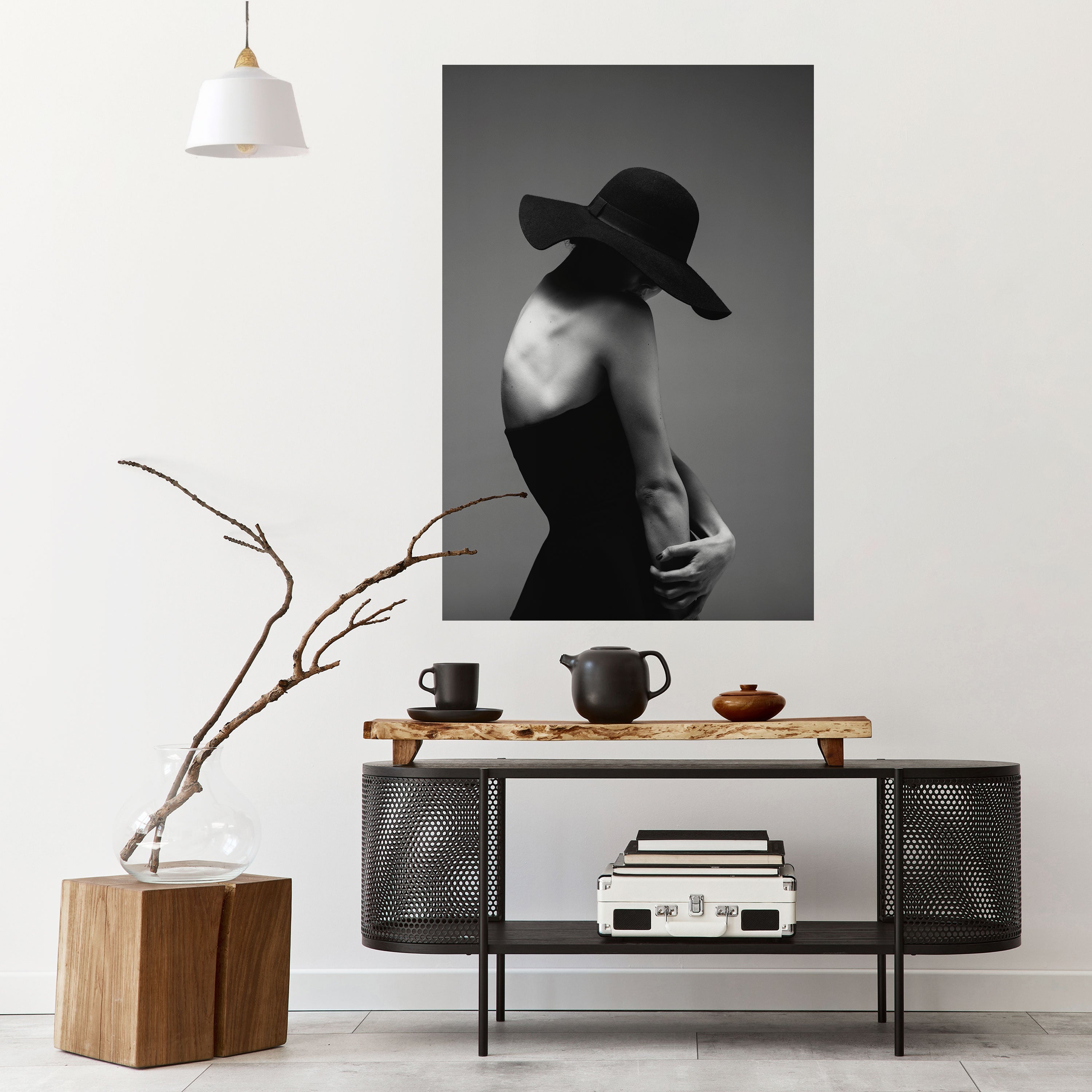 SILHOUETTE OF MYSTERY Αφίσα με κάθετη κόλλα και κολλήματα