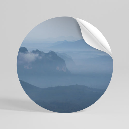 MISTY MOUNTAIN WHISPER Αυτοκόλλητη Αφίσα στρογγυλή