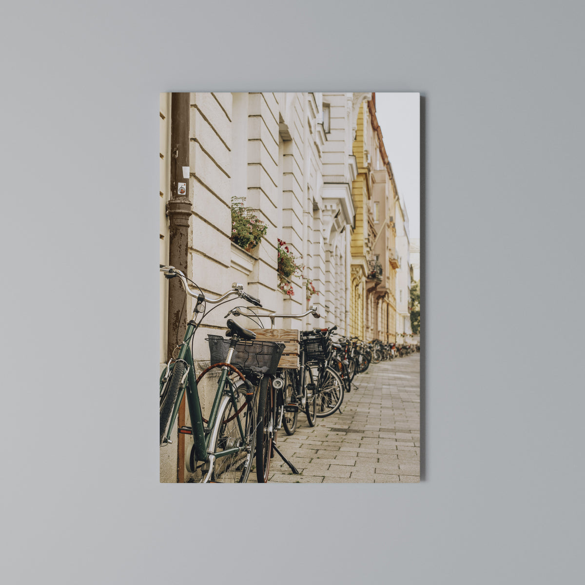URBAN CYCLE HAVEN Κατακόρυφος Πίνακας σε Καμβά