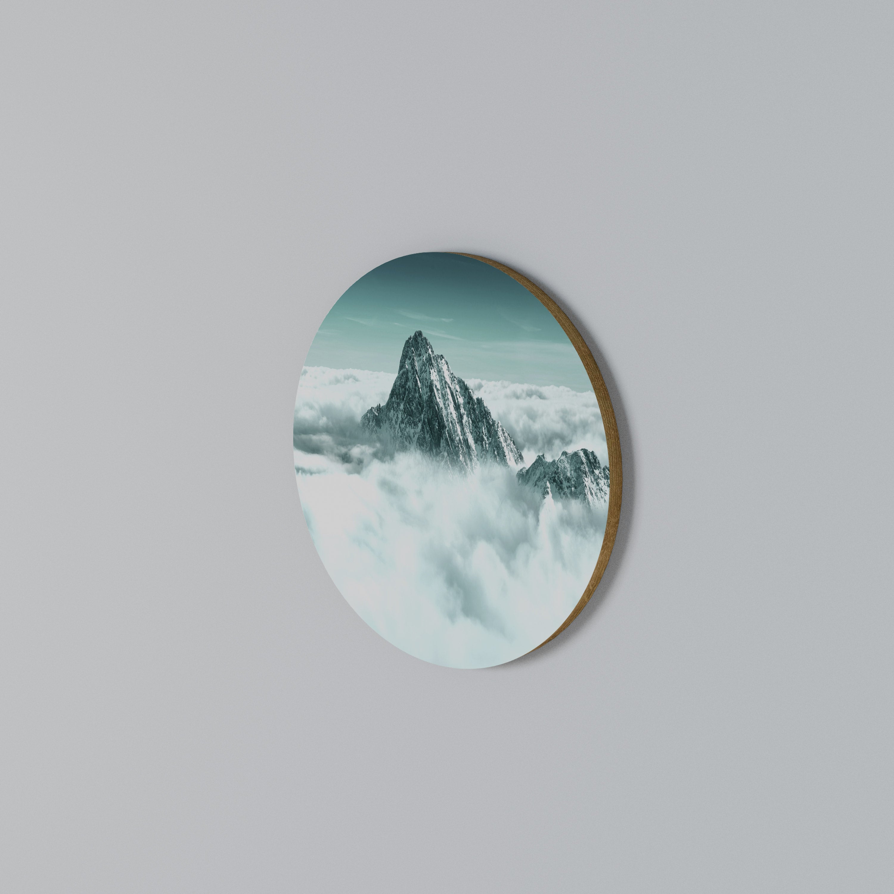 CLOUD-KISSED PEAK Στρογγυλός πίνακας ζωγραφικής
