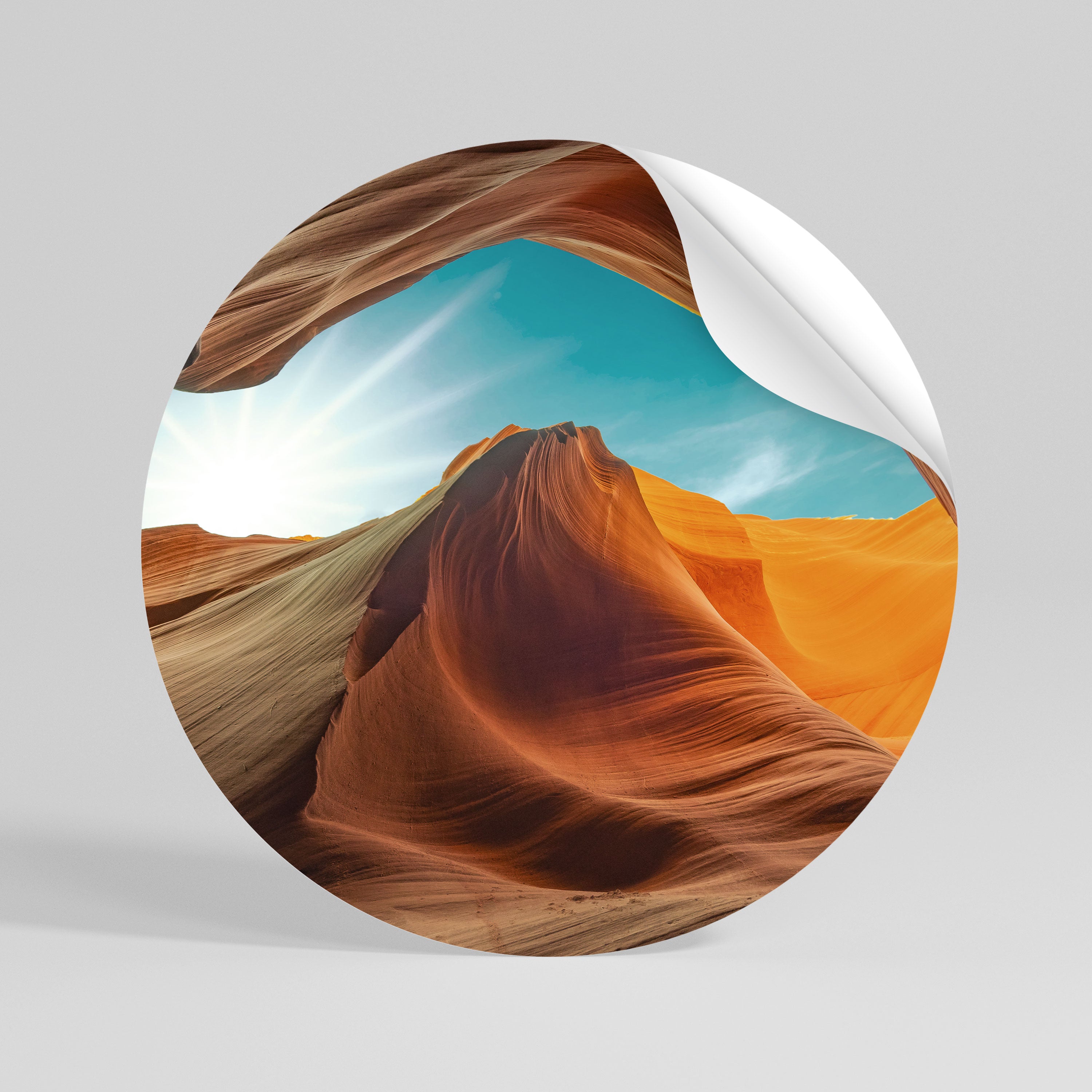 THE CANYON'S WHISPER Αυτοκόλλητη "Peel and Stick" Αφίσα στρογγυλή