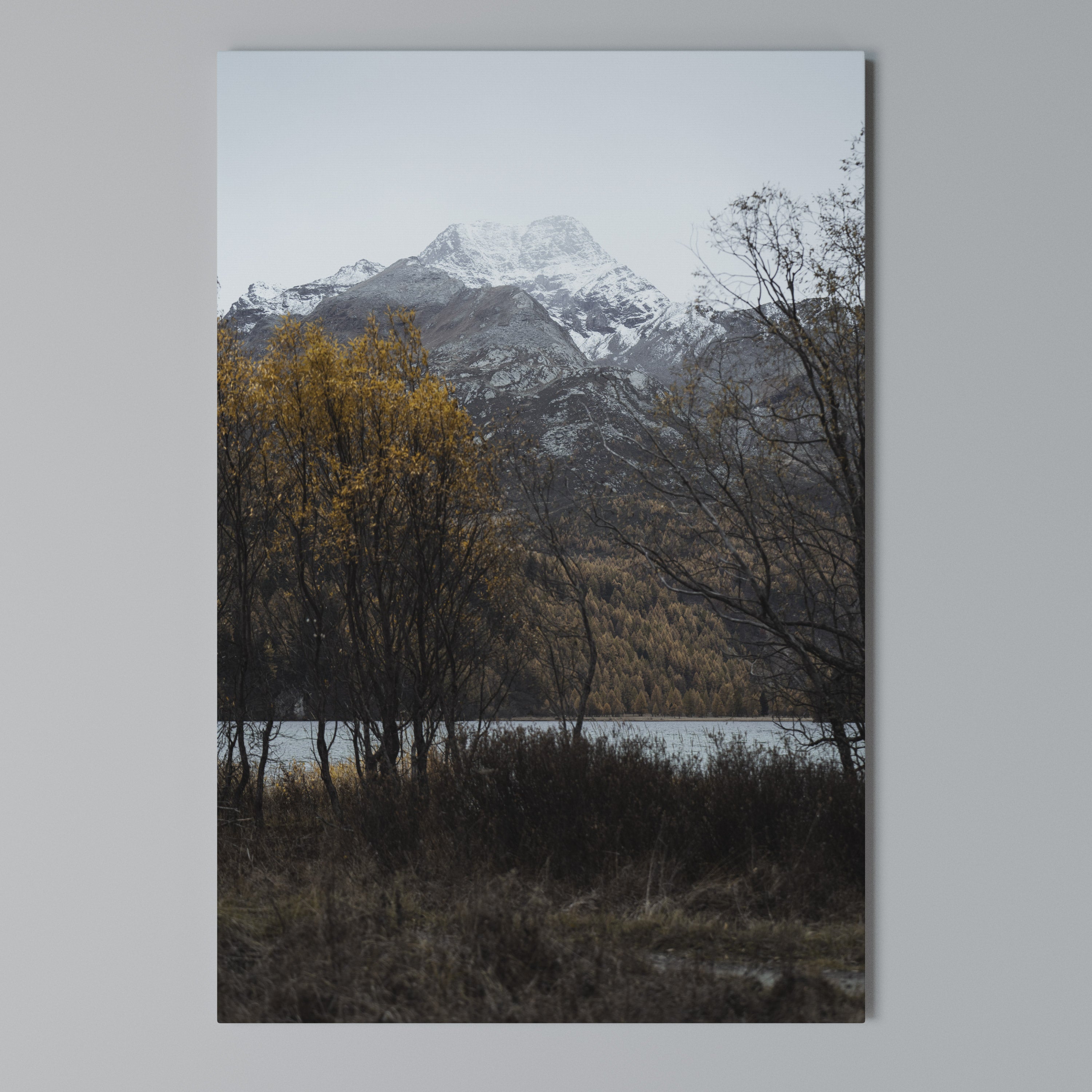 AUTUMN'S SILENT EMBRACE Κατακόρυφος Πίνακας σε Καμβά