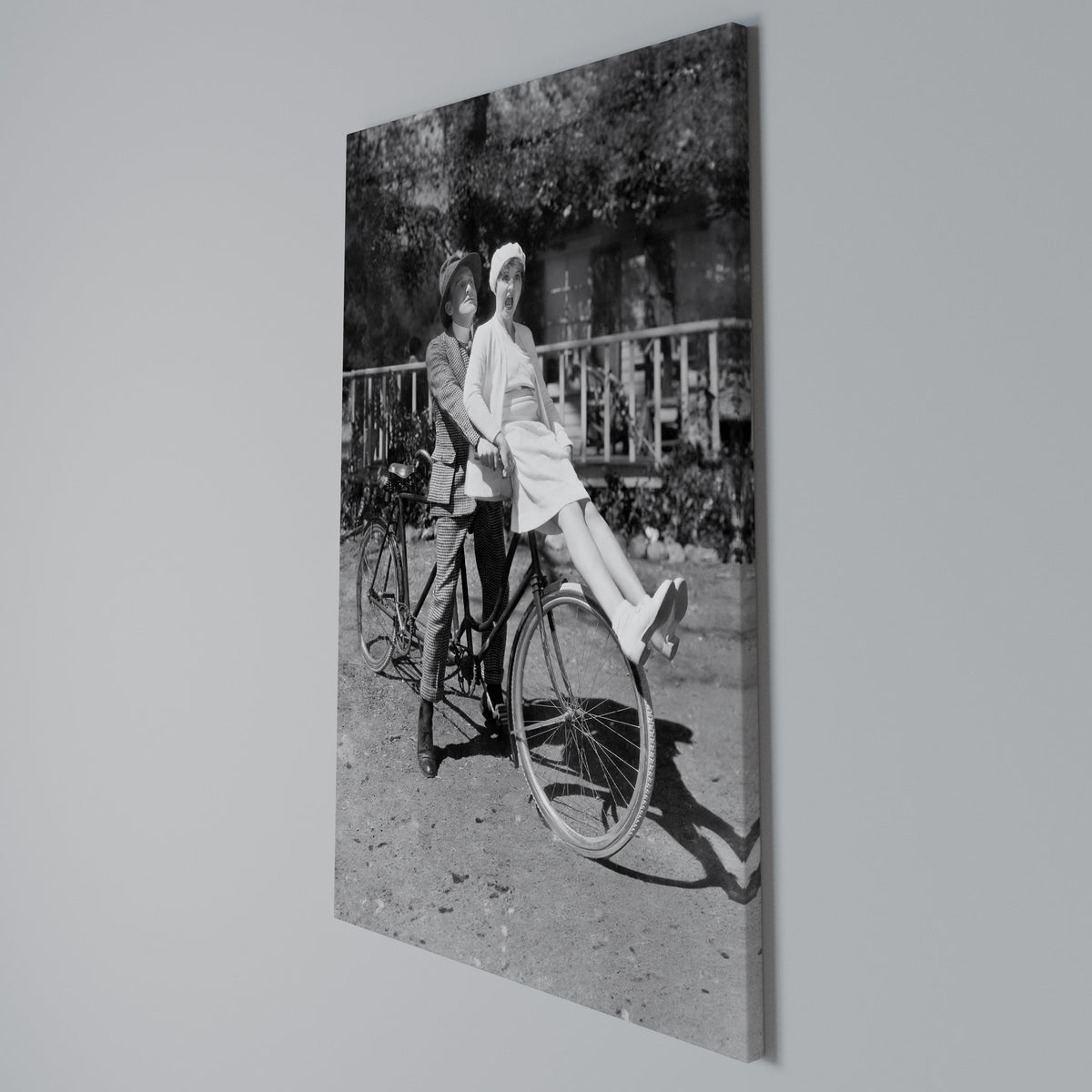 RIDING THROUGH TIME Κατακόρυφος Πίνακας σε Καμβά