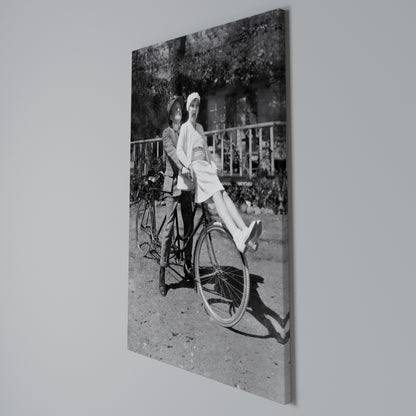 RIDING THROUGH TIME Κατακόρυφος Πίνακας σε Καμβά