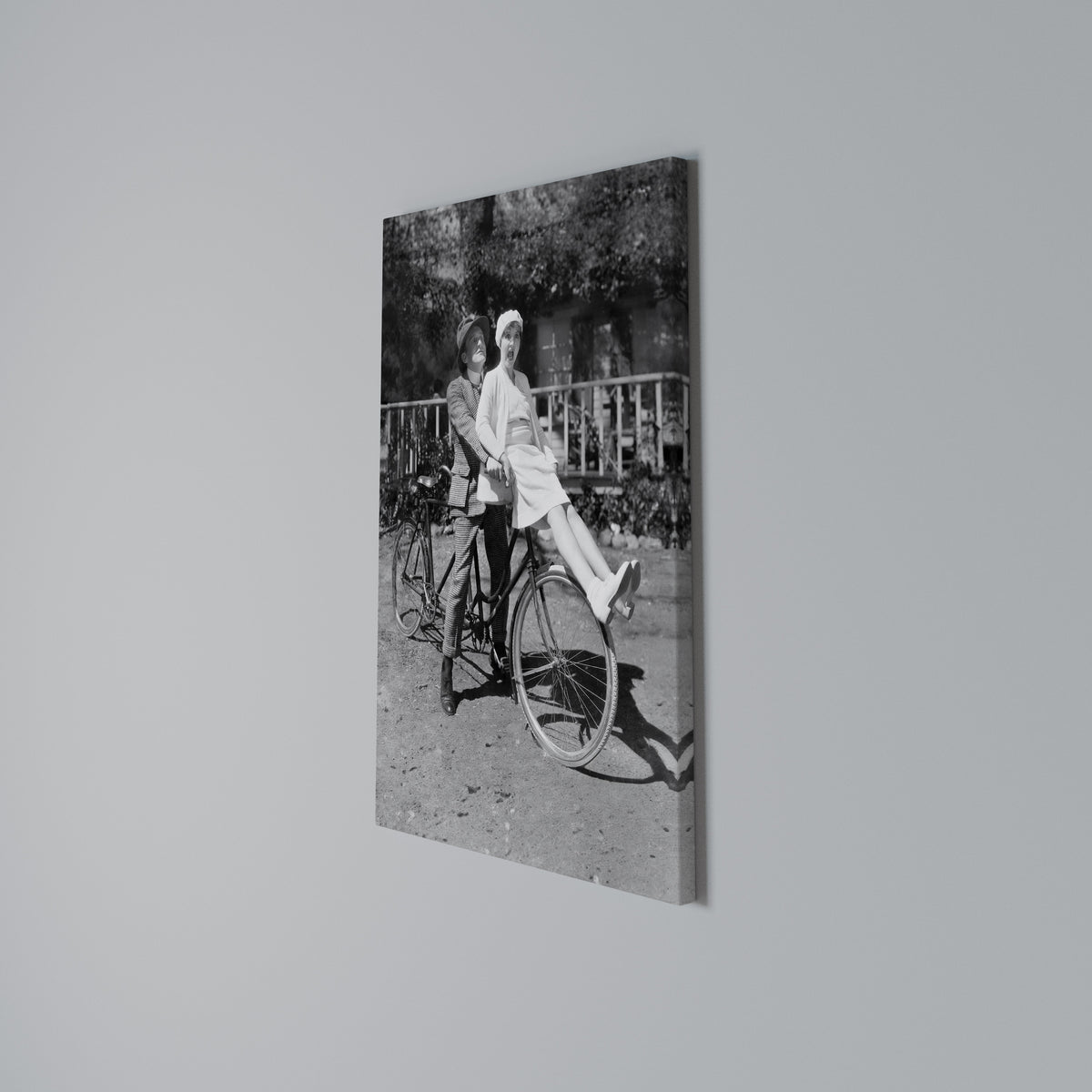 RIDING THROUGH TIME Κατακόρυφος Πίνακας σε Καμβά