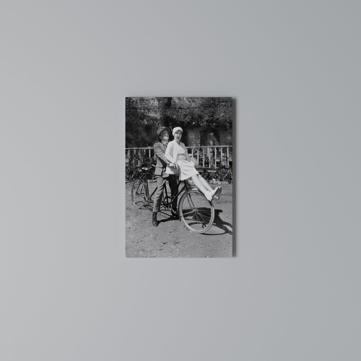 RIDING THROUGH TIME Κατακόρυφος Πίνακας σε Καμβά