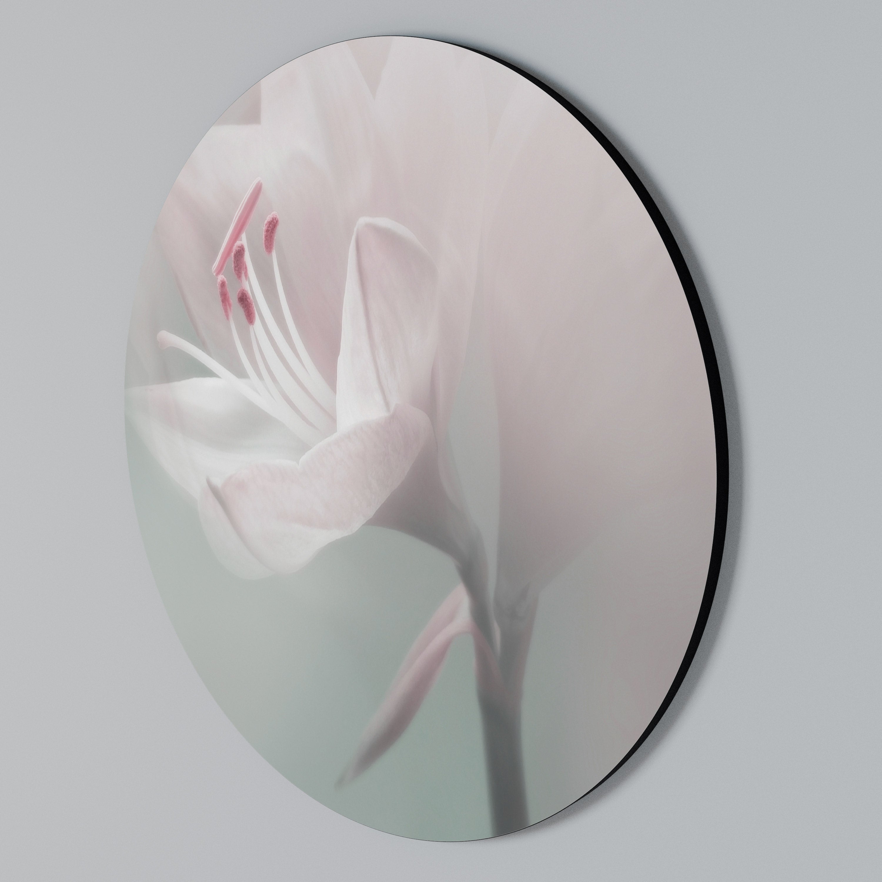 GENTLE LILY Round Wall Art
