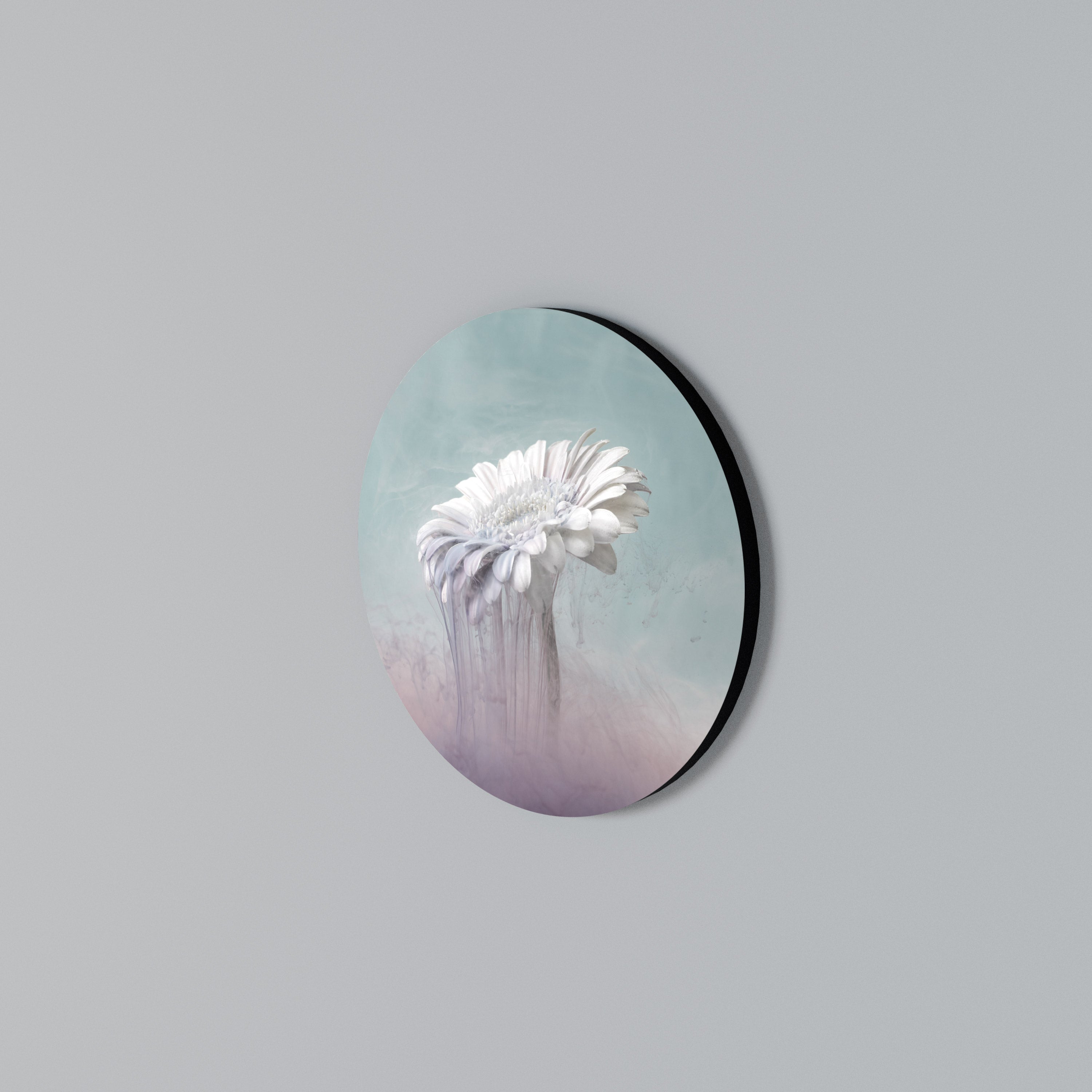 MELTING GERBERA Round Wall Art