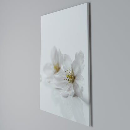 FLEETING WHITE PETALS Κατακόρυφος Πίνακας σε Καμβά
